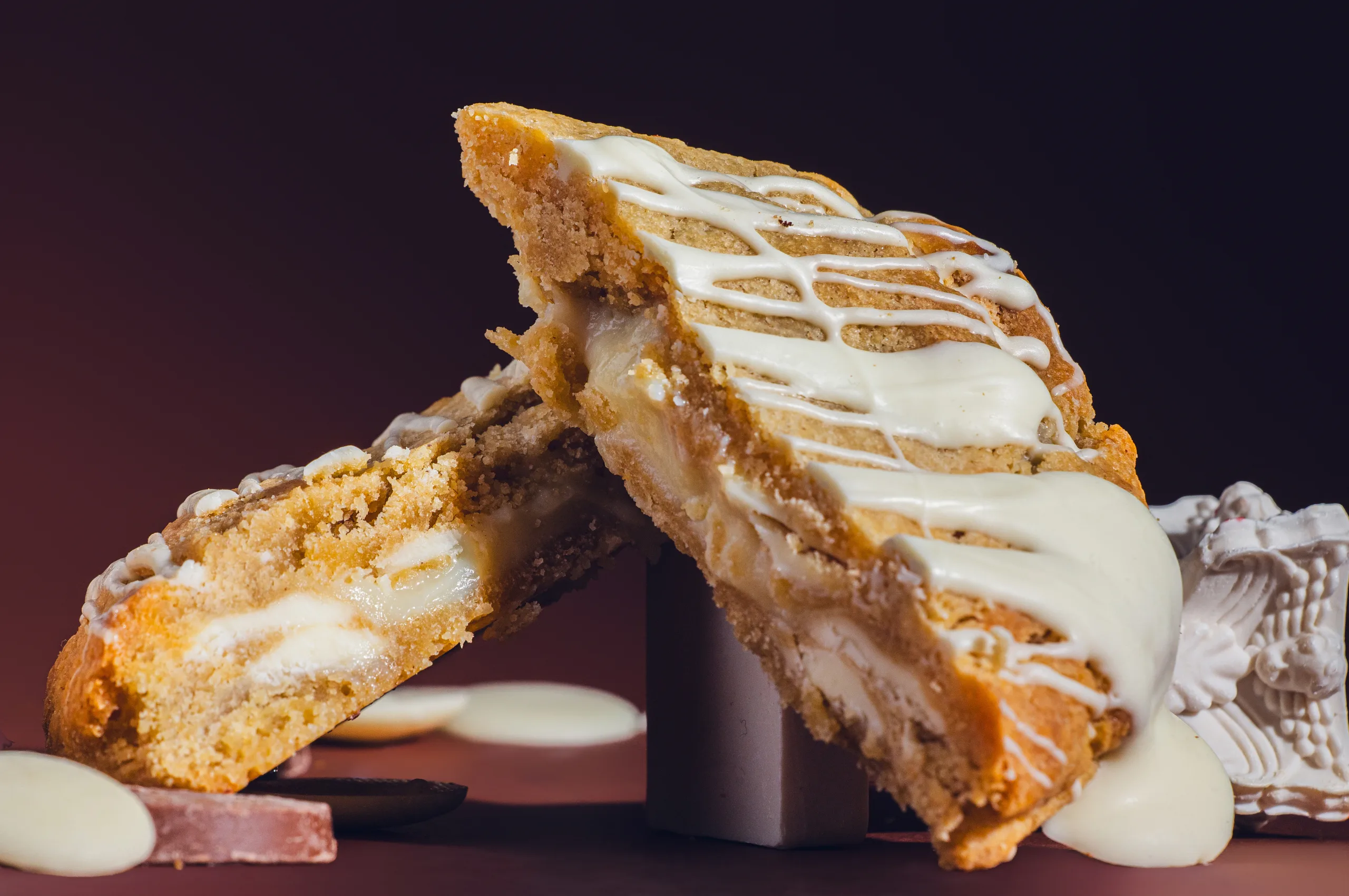 Cookie Hestia au chocolat blanc coupé en deux